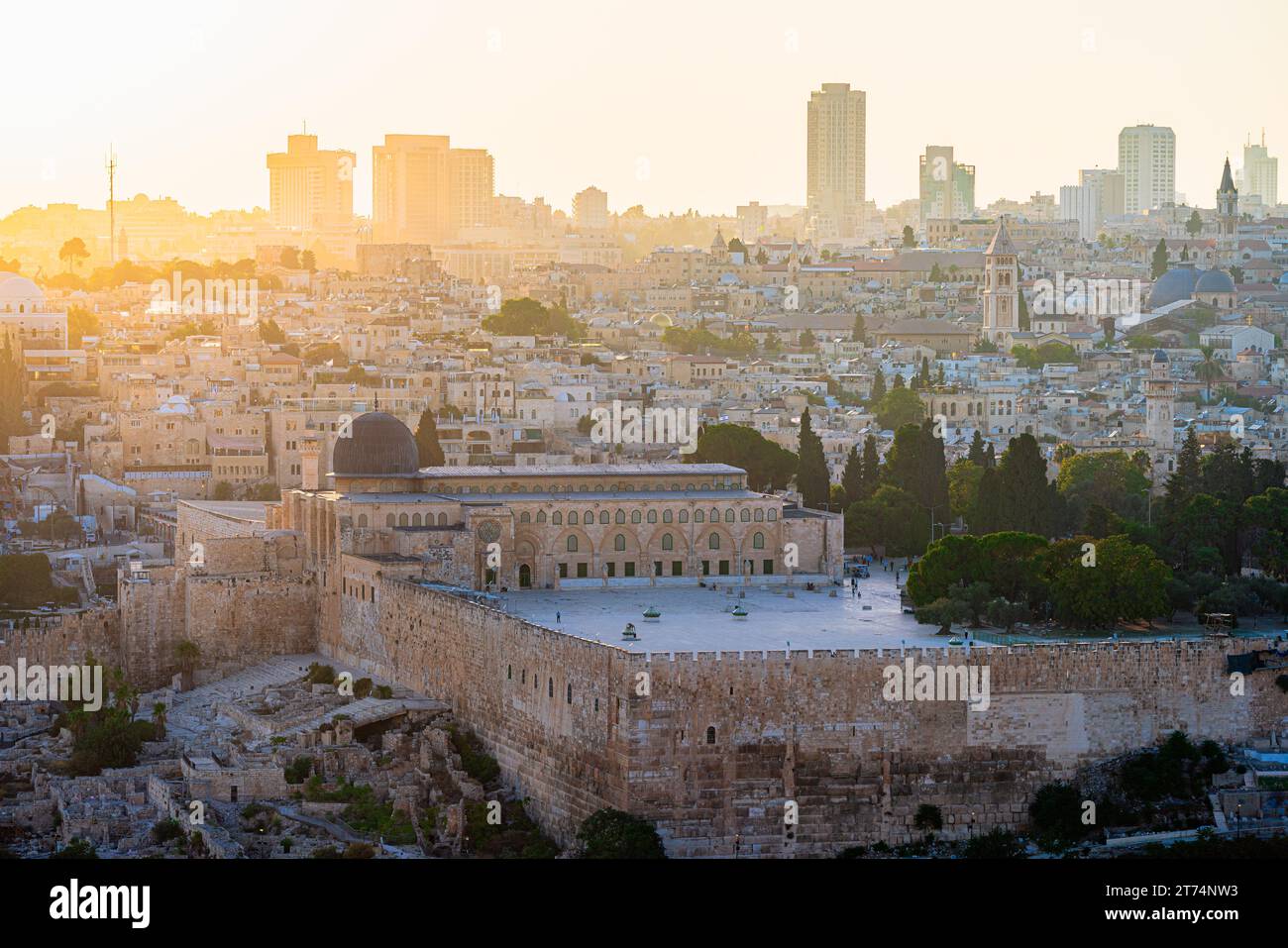 Vista panoramica della città vecchia di Gerusalemme, la capitale di Israele, con la moschea di al-Aqsa e il Monte del Tempio Foto Stock