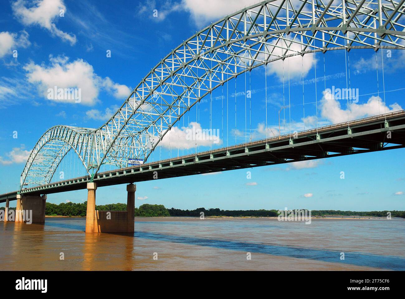 Il ponte di DeSoto attraversa il fiume Mississippi e porta la i 40 collegando l'Arkansas a Memphis, Tennessee Foto Stock