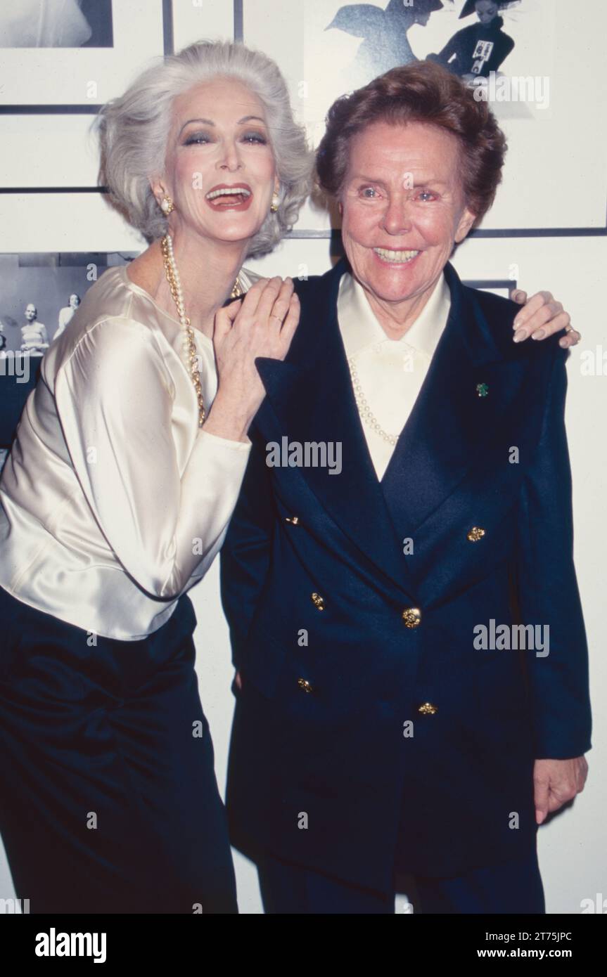 Carmen dell'Orefice e Eileen Ford partecipano alla mostra fotografica "The Fords: Fifty Years in Fashion" alla Staley-Wise Gallery di New York il 1° aprile 1997. Crediti fotografici: Henry McGee/MediaPunch Foto Stock