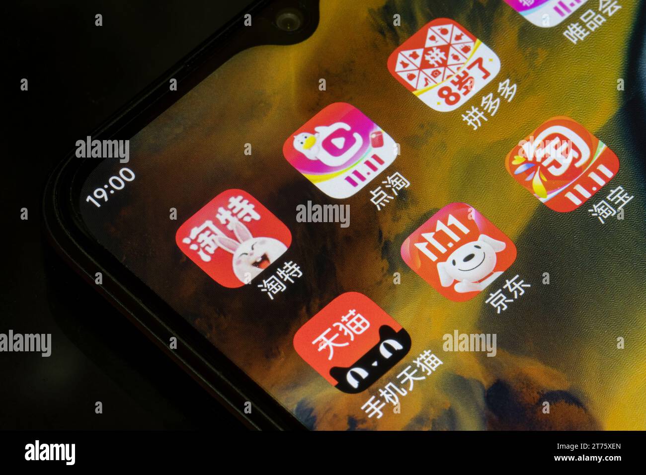 Varie app di e-commerce cinesi: JD.com, Pinduoduo e Alibaba's Tmall, Taobao, Taote, e Diantao - sono visti su uno smartphone prima del Double 11... Foto Stock