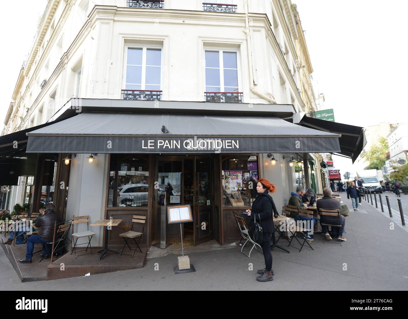 Le Pain Quotidien Lepic in Rue Lepic a Montmartre, Parigi, Francia. Foto Stock