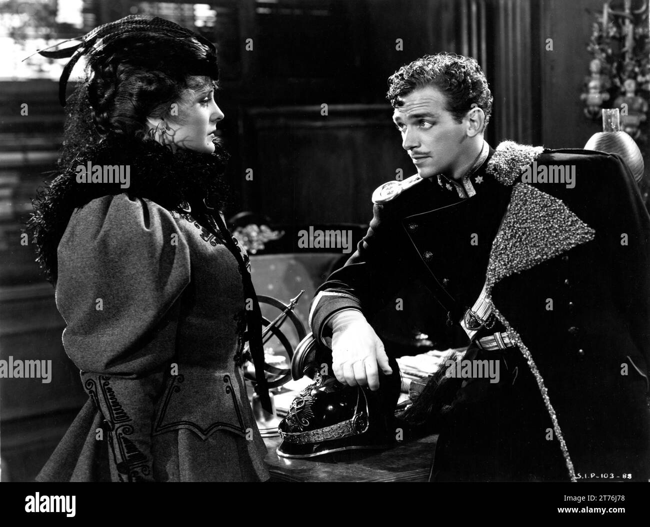 MARY ASTOR e DOUGLAS FAIRBANKS Jr. In THE PRISONER OF ZENDA 1937 regista JOHN CROMWELL romanzo Anthony Hope sceneggiatura John L. Balderston musica Alfred Newman costumi Ernest Dryden produttore David O. Selznick Selznick International Pictures / United Artists Foto Stock