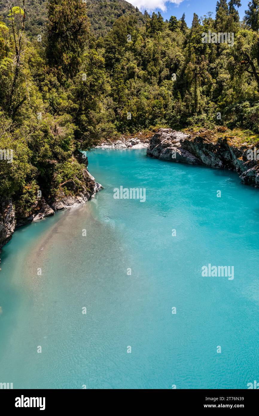 Hokitika Gorge, una delle principali destinazioni turistiche a circa 33 chilometri da Hokitika, nuova Zelanda. Il colore turchese è dovuto alla farina glaciale, nell'acqua. Foto Stock