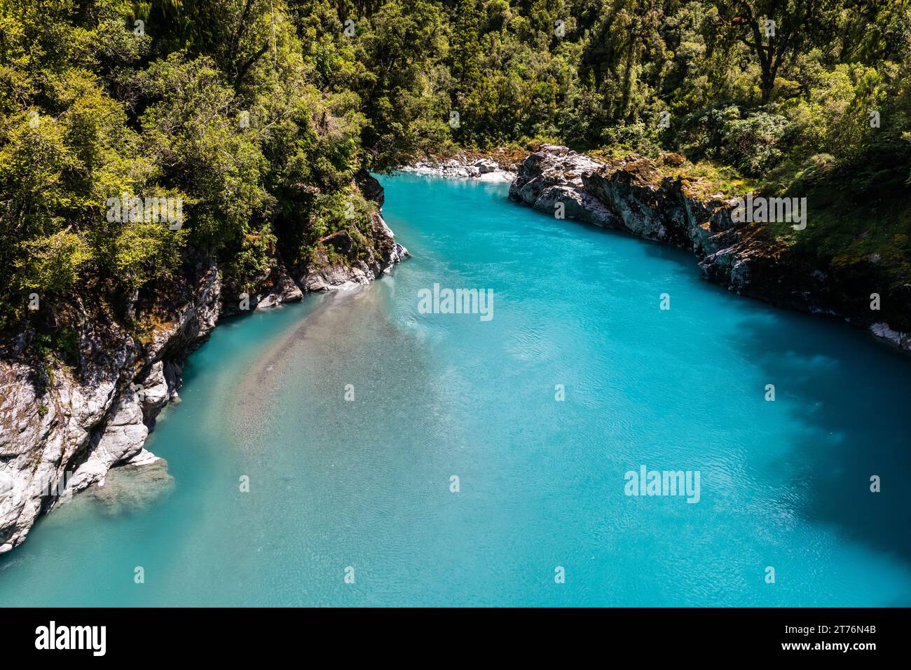 Hokitika Gorge, una delle principali destinazioni turistiche a circa 33 chilometri da Hokitika, nuova Zelanda. Il colore turchese è dovuto alla farina glaciale, nell'acqua. Foto Stock