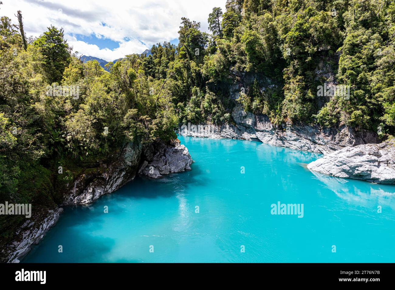 Hokitika Gorge, una delle principali destinazioni turistiche a circa 33 chilometri da Hokitika, nuova Zelanda. Il colore turchese è dovuto alla farina glaciale, nell'acqua. Foto Stock