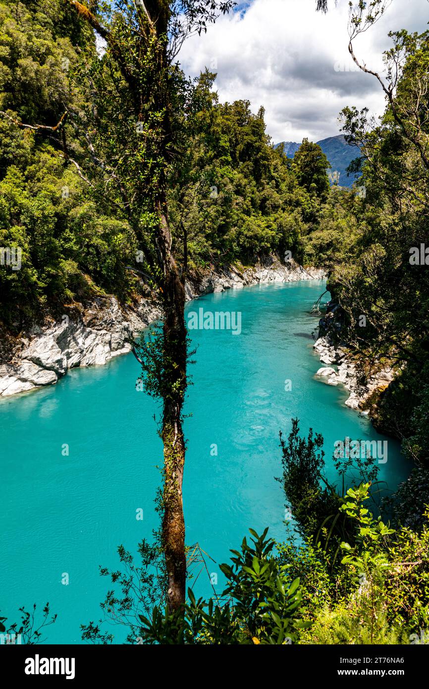 Hokitika Gorge, una delle principali destinazioni turistiche a circa 33 chilometri da Hokitika, nuova Zelanda. Il colore turchese è dovuto alla farina glaciale, nell'acqua. Foto Stock