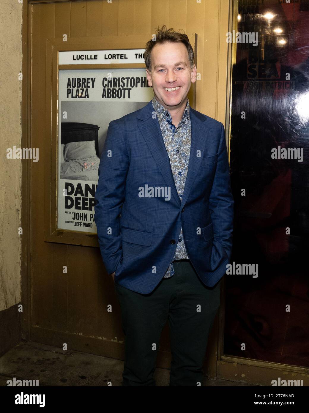 New York, USA. 31 ottobre 2023. Mike Birbiglia partecipa alla serata di apertura di "Danny and the Deep Blue Sea" al Lucille Lortel Theater di New York, New York, il 13 novembre 2023. (Foto di Gabriele Holtermann/Sipa USA) credito: SIPA USA/Alamy Live News Foto Stock