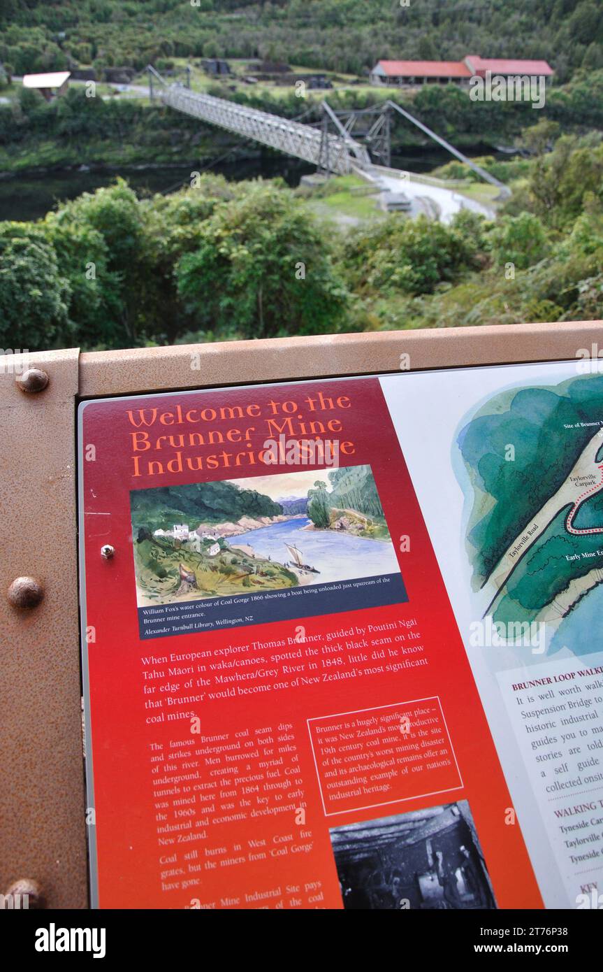Segnaletica informativa presso la storica miniera di Brunner, Westland, nuova Zelanda Foto Stock