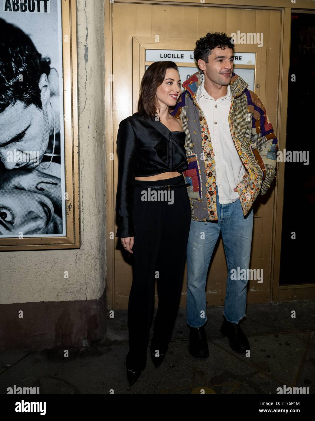 (L-R) Aubrey Plaza e Christopher Abbott assistono alla serata di apertura di 'Danny and the Deep Blue Sea' al Lucille Lortel Theater di New York, New York, il 13 novembre 2023. (Foto di Gabriele Holtermann/Sipa USA) Foto Stock