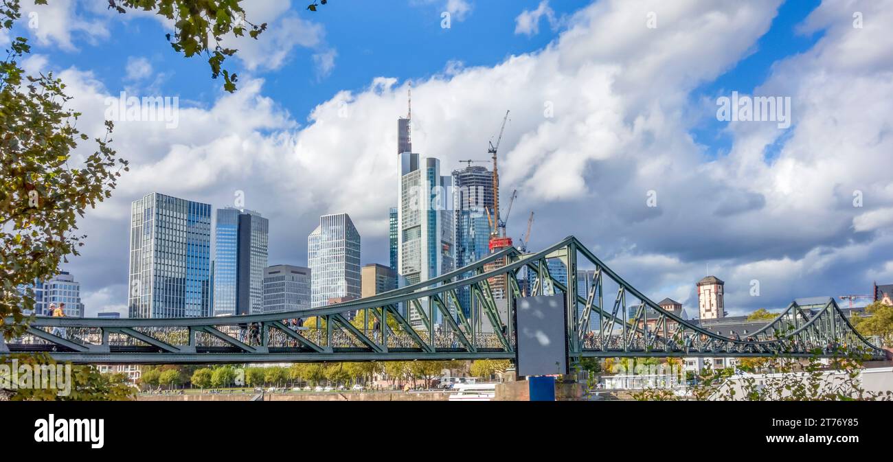 Impressione di Francoforte sul meno, una città nello stato tedesco dell'Assia Foto Stock