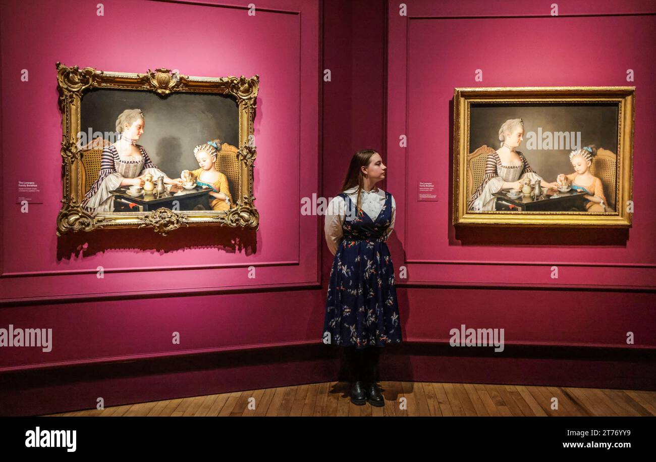 Londra Regno Unito 14 novembre 2023 per la prima volta in 250 anni, Discover Liotard & the Lavergne Family Breakfast riunisce il capolavoro pastello dell'artista svizzero Jean-Etienne Liotard (1702-1789), dipinto a Lione nel 1754, con la copia in olio c 1773 (esposta al pubblico per la prima volta) ha completato a Londra quasi venti anni dopo.16 novembre 2023 – 3 marzo 2024 Sunley Room ingresso gratuito. Paul Quezada-Neiman/Alamy Live News Foto Stock