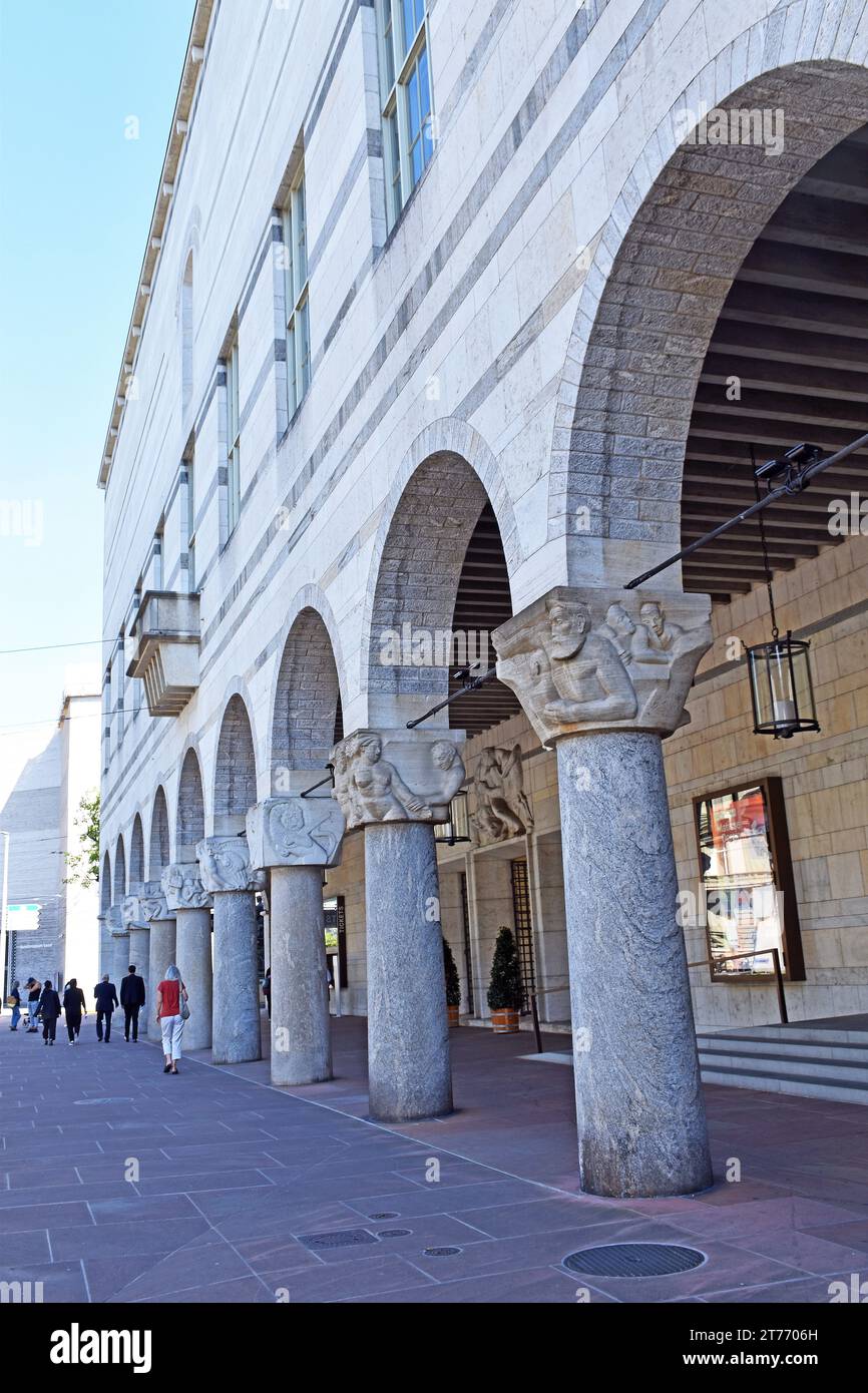 Il superbo edificio principale di Basilea, Kunstmuseum, costruito nel 1931, in uno stile raffinato ma severo, neoclassico, che sembra ci sia stato per sempre. Foto Stock