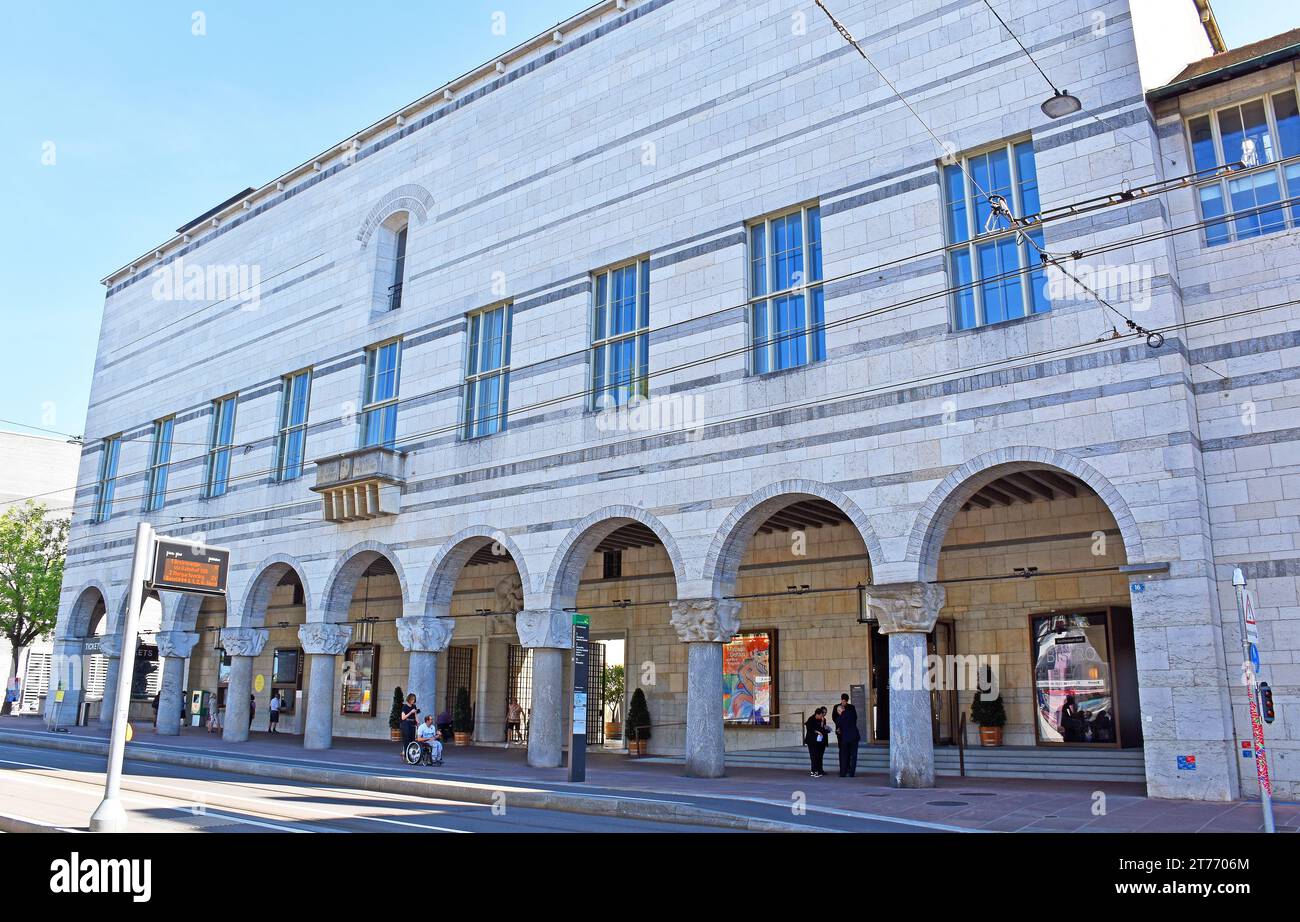 Il superbo edificio principale di Basilea, Kunstmuseum, costruito nel 1931, in uno stile raffinato ma severo, neoclassico, che sembra ci sia stato per sempre. Foto Stock