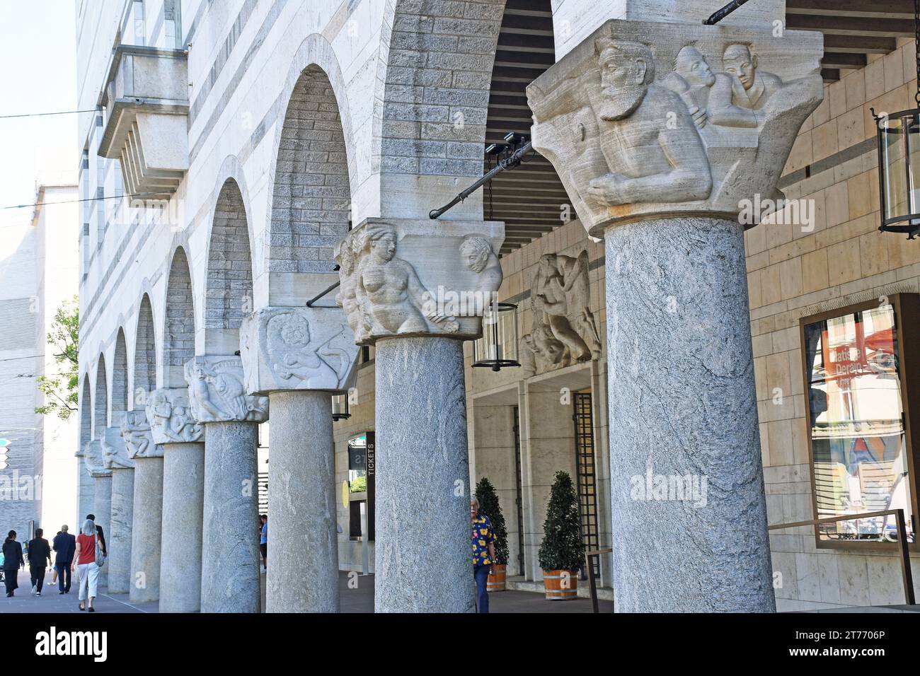 Il superbo edificio principale di Basilea, Kunstmuseum, costruito nel 1931, in uno stile raffinato ma severo, neoclassico, che sembra ci sia stato per sempre. Foto Stock