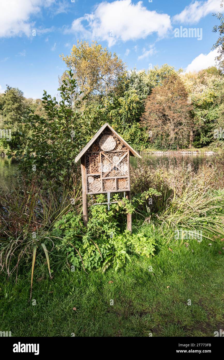 Hotel per insetti o insetti di legno nel parco. Foto Stock