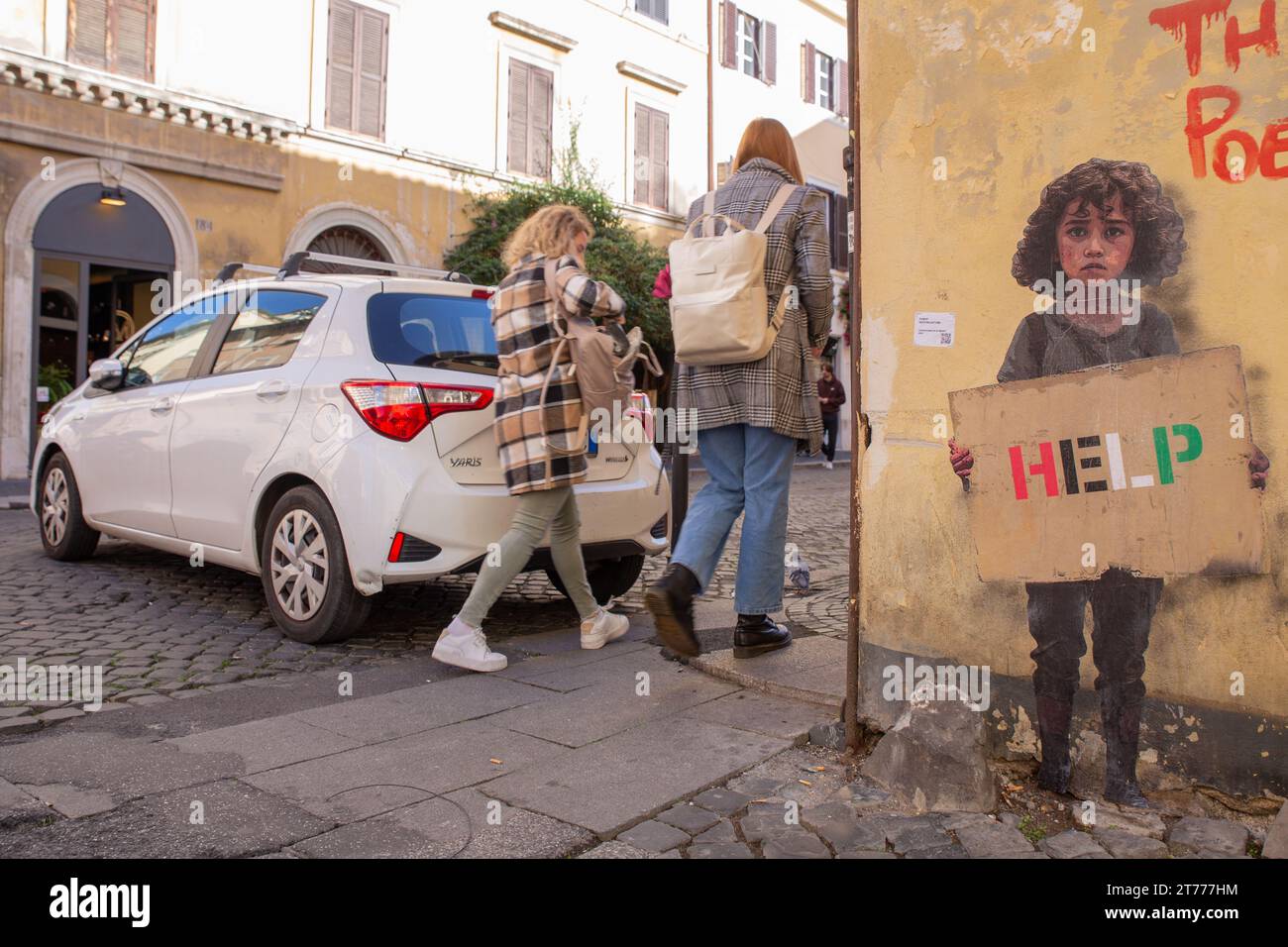 Roma, Italia. 13 novembre 2023. Veduta del nuovo murale intitolato "Help Palestine" realizzato dallo streetartist TvBoy in Borgo Pio a Roma (foto di Matteo Nardone/Pacific Press) credito: Pacific Press Media Production Corp./Alamy Live News Foto Stock