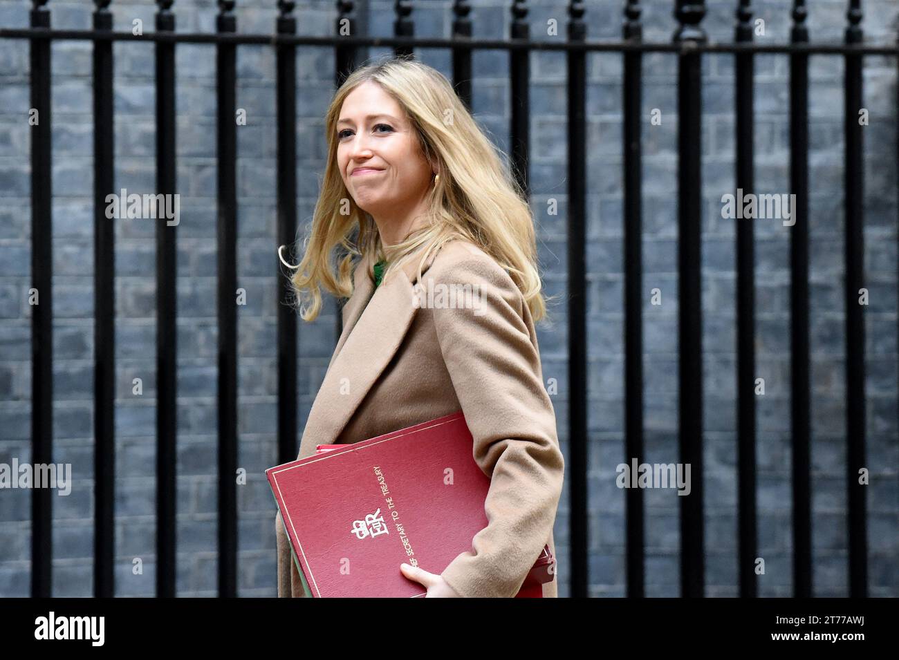 Londra, Regno Unito. 14 novembre 2023. Laura Trott Chief Secretary to the Treasury arriva a Downing Street per una riunione del Gabinetto credito: MARTIN DALTON/Alamy Live News Foto Stock