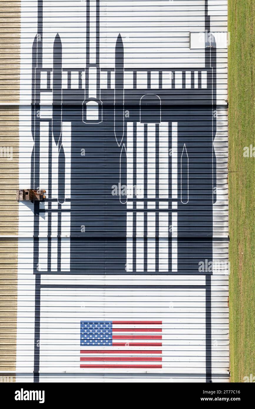 Houston, USA - 22 ottobre 2023: Pittura di un razzo nella sala di assemblaggio del Saturn 5 al centro spaziale di houston, USA. Foto Stock