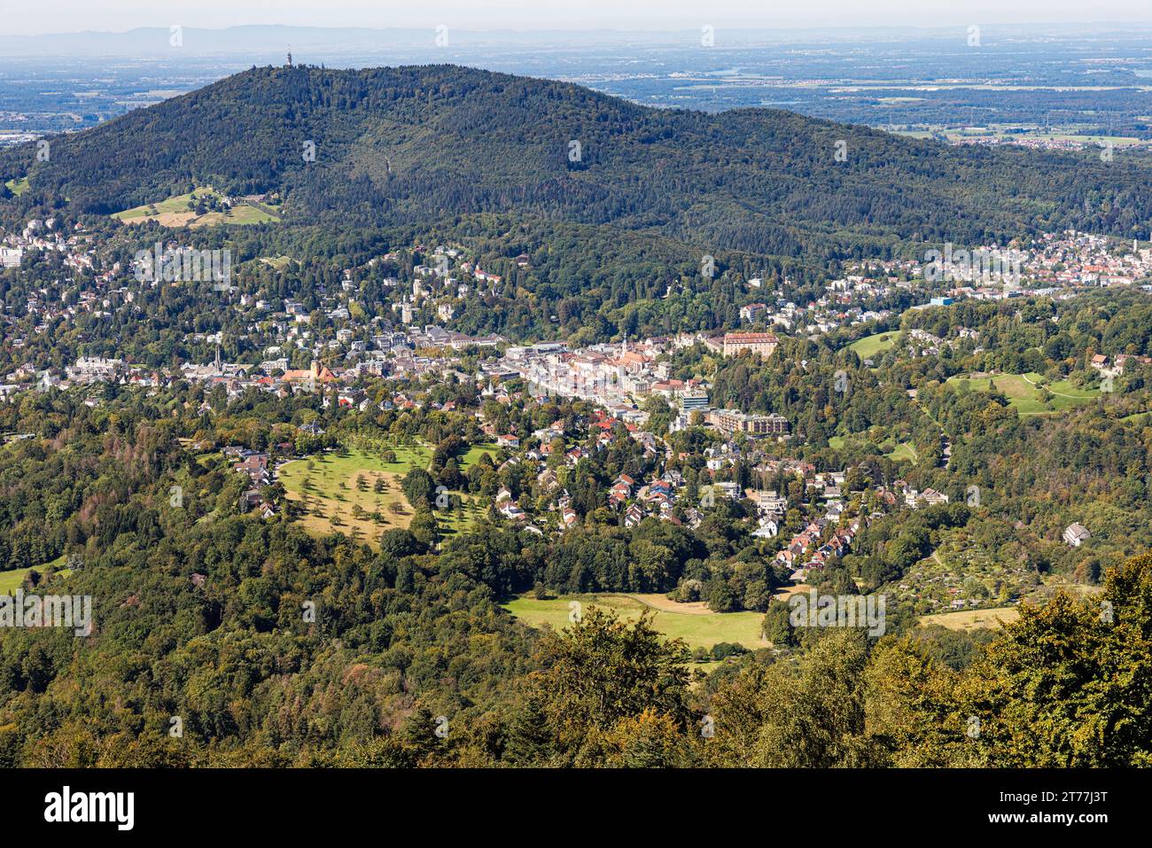 Vista da Merkur, dal monte Grosser Staufenberg a Baden-Baden, Germania, Baden-Wuerttemberg, Grosser Staufenberg, Baden-Baden Foto Stock