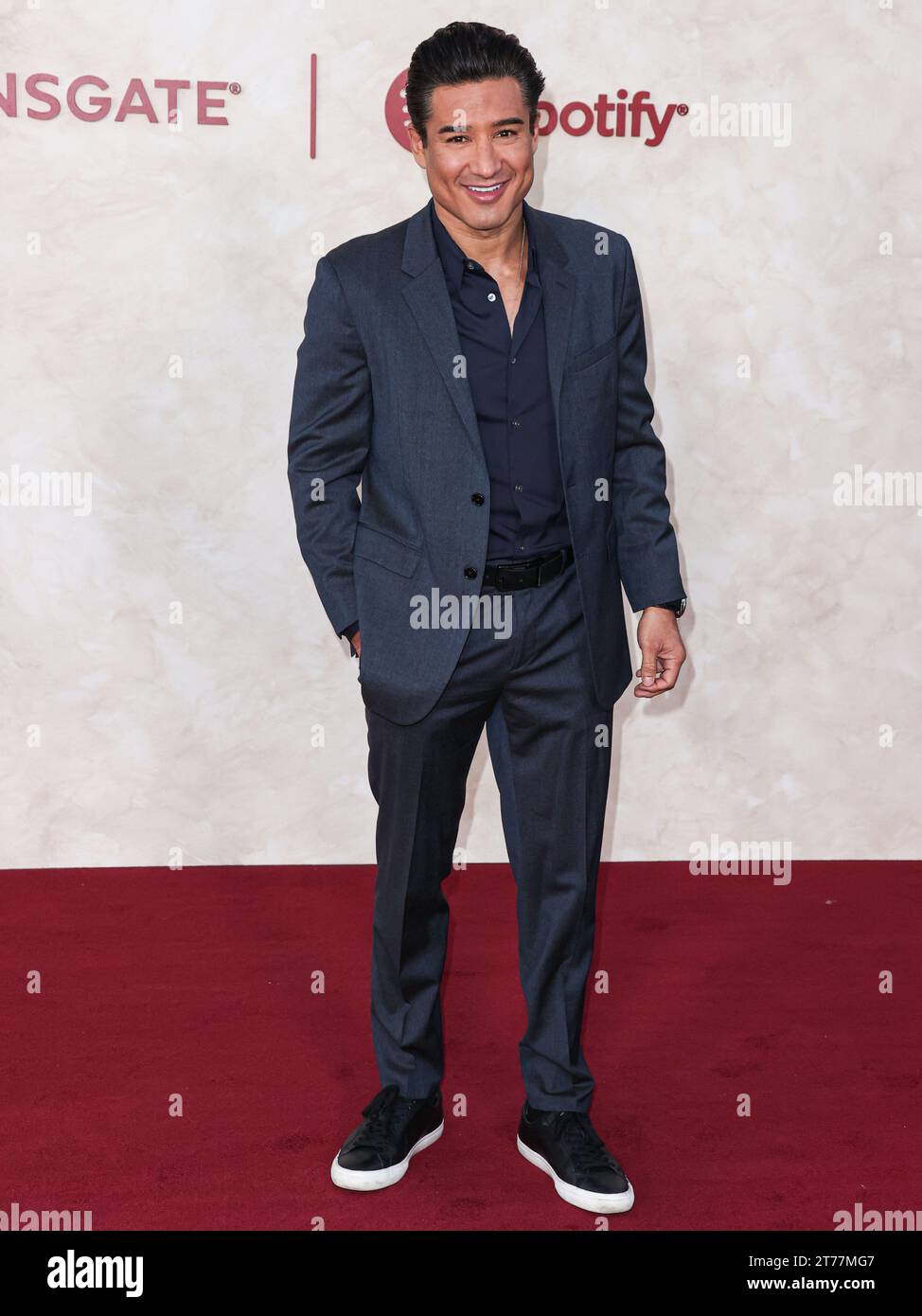 Hollywood, Stati Uniti. 13 novembre 2023. HOLLYWOOD, LOS ANGELES, CALIFORNIA, USA - 13 NOVEMBRE: L'attore e conduttore televisivo americano Mario Lopez arriva alla Los Angeles Premiere di Lions Gate Films "The Hunger Games: la Ballad of Songbirds and Snakes' si è tenuta al TCL Chinese Theatre IMAX il 13 novembre 2023 a Hollywood, Los Angeles, California, Stati Uniti. (Foto di Xavier Collin/Image Press Agency) credito: Image Press Agency/Alamy Live News Foto Stock