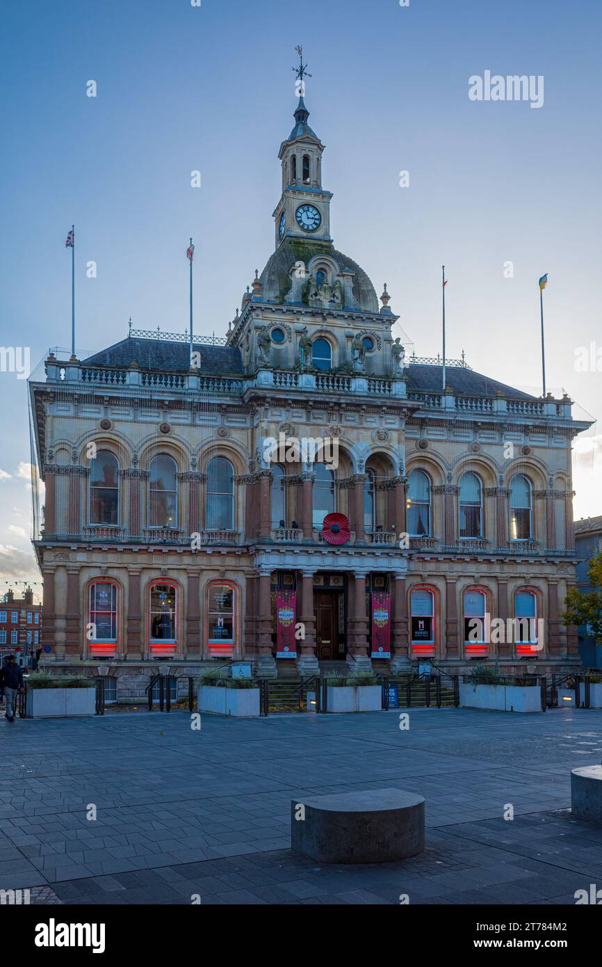 Municipio di Ipswich a Ipswich Suffolk Regno Unito. Aperto nel 1868, Architects Bellamy e Hardy, stile italiano. Lista di grado II, sede di eventi e galleria d'arte. Foto Stock