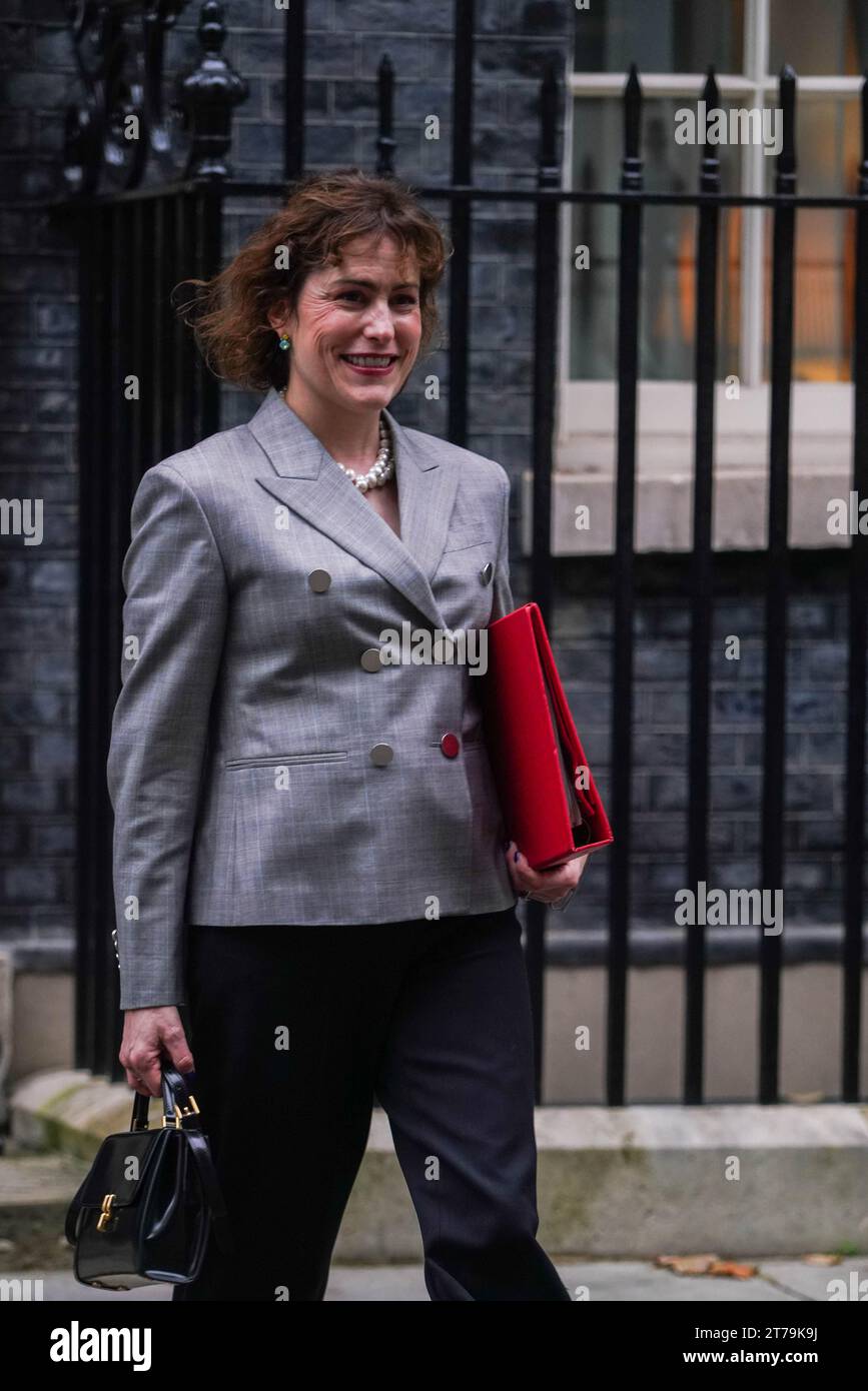 Londra, Regno Unito. 14 novembre 2023. Victoria Atkins che è il nuovo Segretario di Stato per la salute e l'assistenza sociale lascia 10 Downing Street dopo la nuova riunione di gabinetto dopo il rimpasto.Credit: amer ghazzal / Alamy Live News Foto Stock