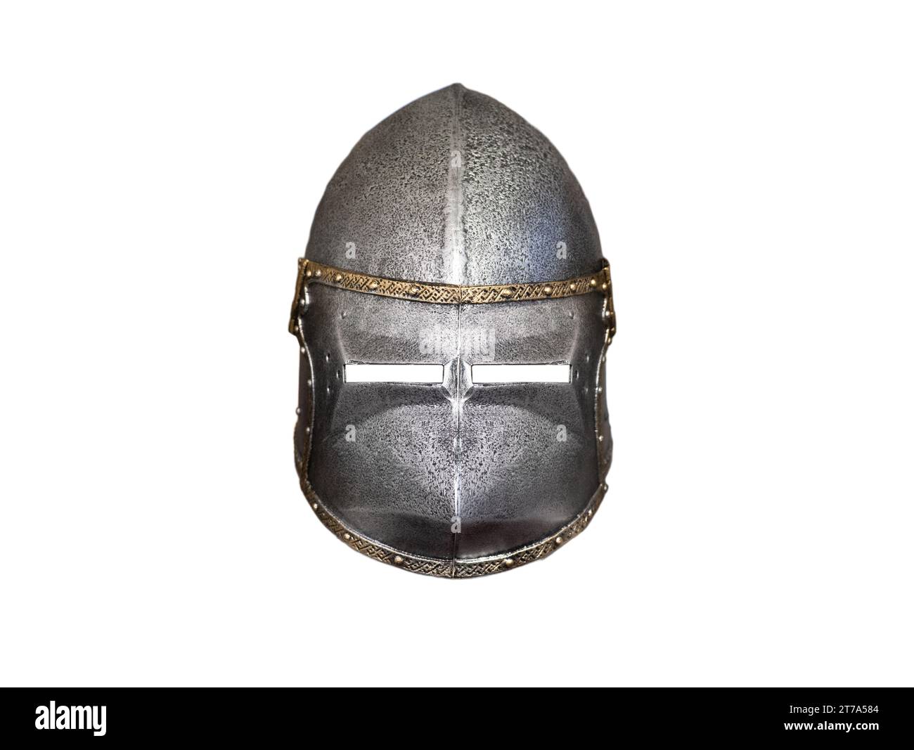 maschera medievale di cavaliere di ferro isolata su sfondo bianco Foto Stock