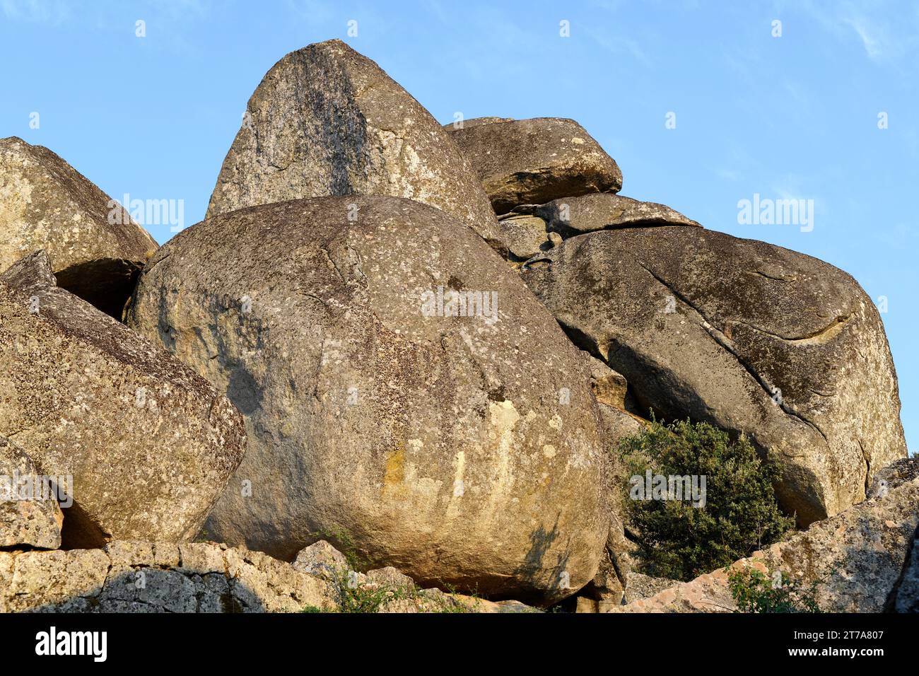 Blocchi di granito. Penedo de Pé Calvo, Monsanto, Portogallo. Foto Stock