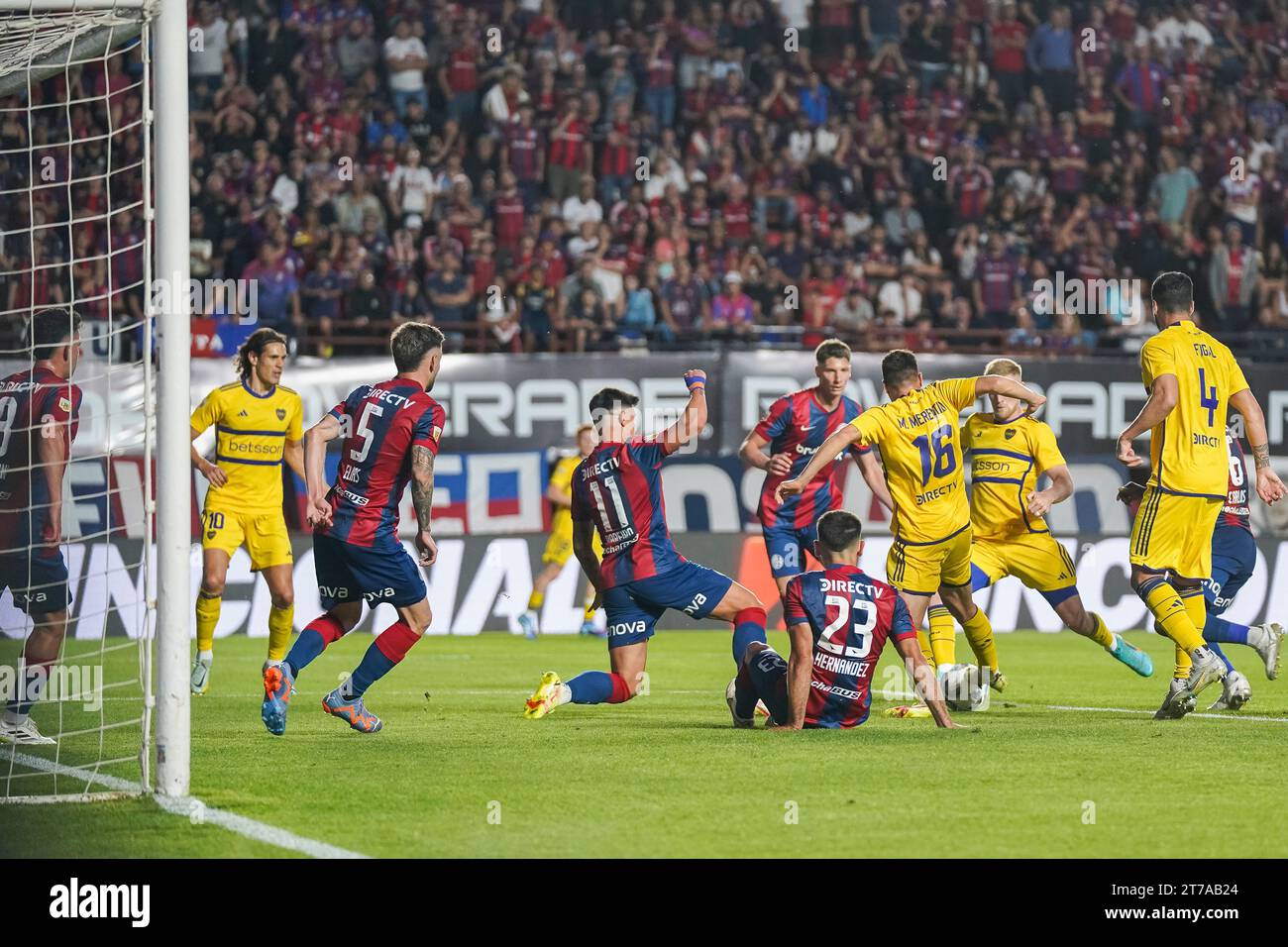 Buenos Aires, Argentina. 8 novembre 2023. Boca Juniors Team e San Lorenzo Team durante la partita di Liga Argentina tra CA San Lorenzo e Boca Juniors giocata al Pedro Bidegain Stadium l'8 novembre 2023 a Buenos Aires, in Spagna. (Foto di Santiago Joel Abdala/PRESSINPHOTO) crediti: PRESSINPHOTO SPORTS AGENCY/Alamy Live News Foto Stock