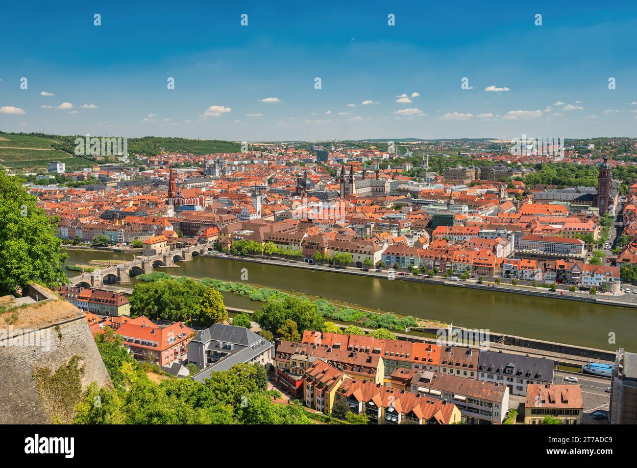 Wurzburg Germania, skyline della città presso il Ponte Vecchio principale alte e il fiume principale la città sulla strada romantica della Germania Foto Stock