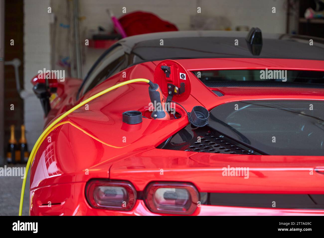 Ferrari SF90 stradale S-A auto sportiva ibrida elettrica plug-in con motore da 4 litri. Foto Stock