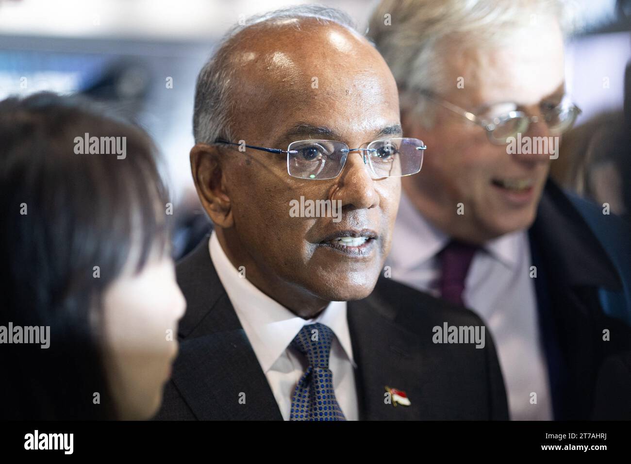Villepinte, Francia. 14 novembre 2023. K Shanmugam, Ministro degli interni di Singapore e Ministro della legge, visita la mostra internazionale della sicurezza nazionale fiera Milipol, al Parc des Expositions di Villepinte, Parigi Surbubs, il 14 novembre 2023. Foto di Raphael Lafargue/ABACAPRESS.COM Credit: Abaca Press/Alamy Live News Foto Stock