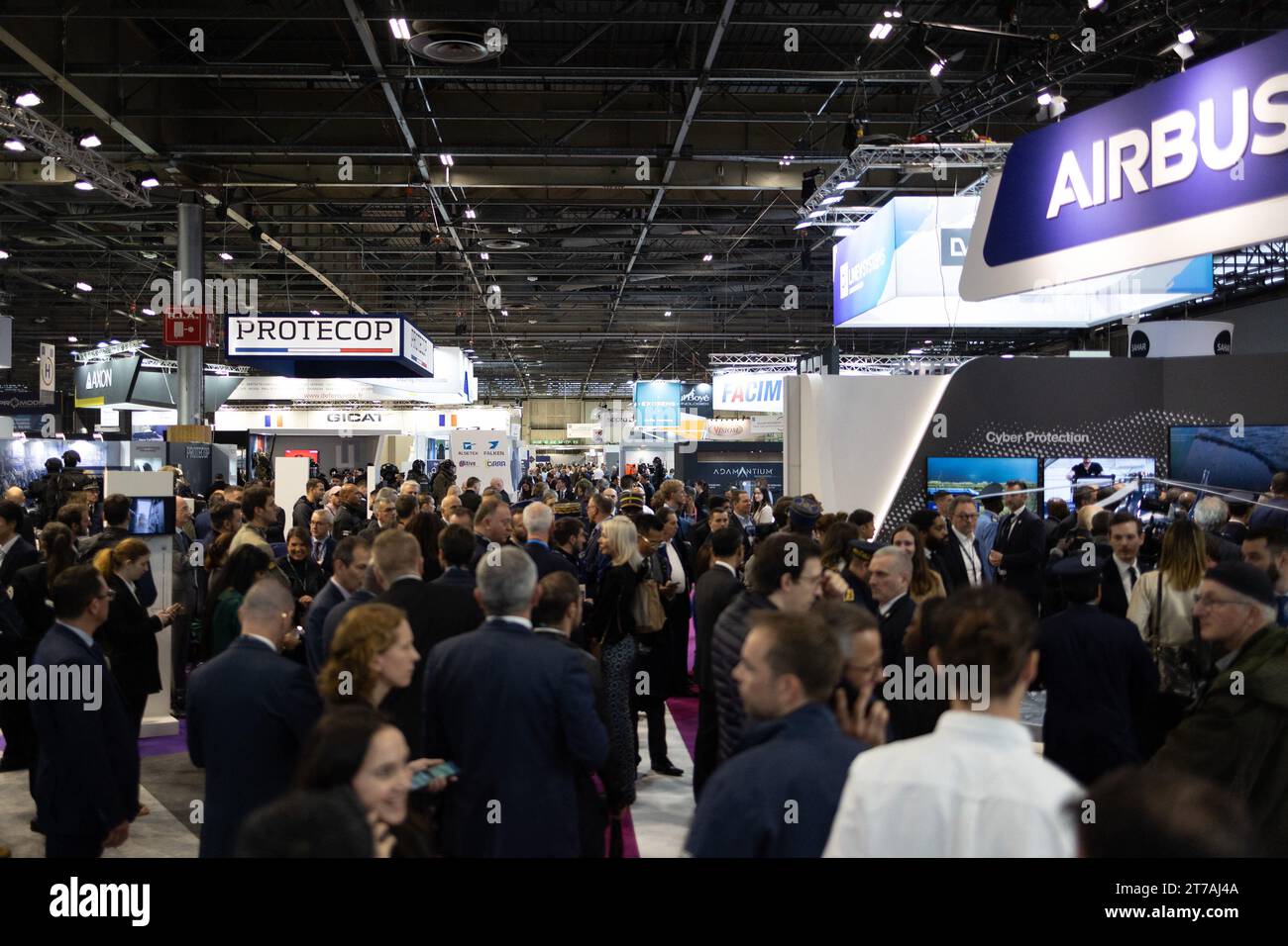 Villepinte, Francia. 14 novembre 2023. Vista generale della fiera internazionale della sicurezza nazionale Milipol, presso il Parc des Expositions di Villepinte, Parigi Surbubs, il 14 novembre 2023. Foto di Raphael Lafargue/ABACAPRESS.COM Credit: Abaca Press/Alamy Live News Foto Stock