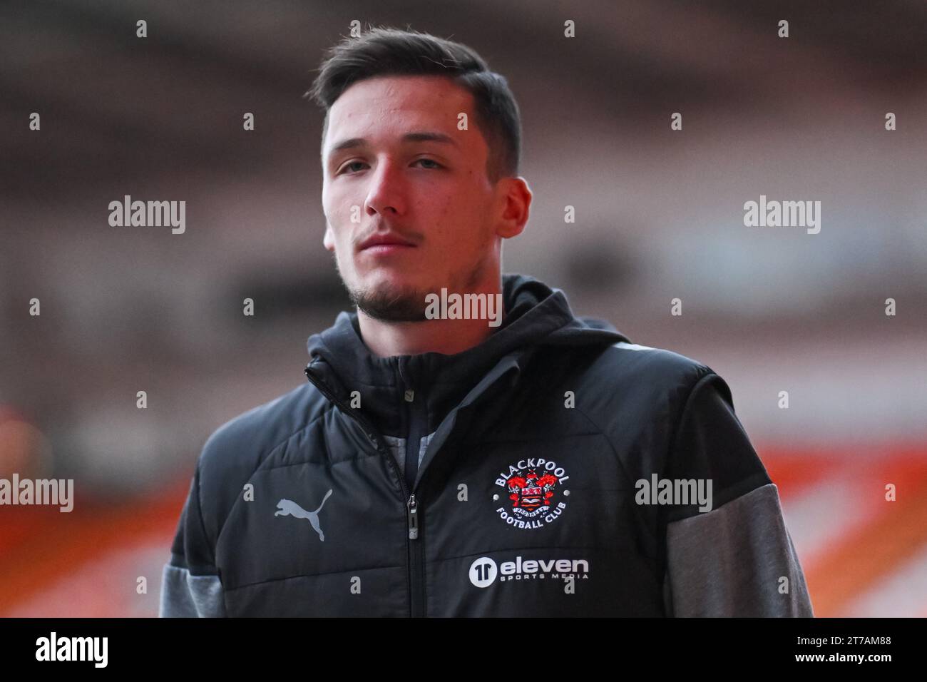 Oliver Casey n. 20 di Blackpool arriva davanti al Bristol Street Motors Trophy match Blackpool vs Morecambe a Bloomfield Road, Blackpool, Regno Unito, 14 novembre 2023 (foto di Craig Thomas/News Images) in, il 14/11/2023. (Foto di Craig Thomas/News Images/Sipa USA) credito: SIPA USA/Alamy Live News Foto Stock