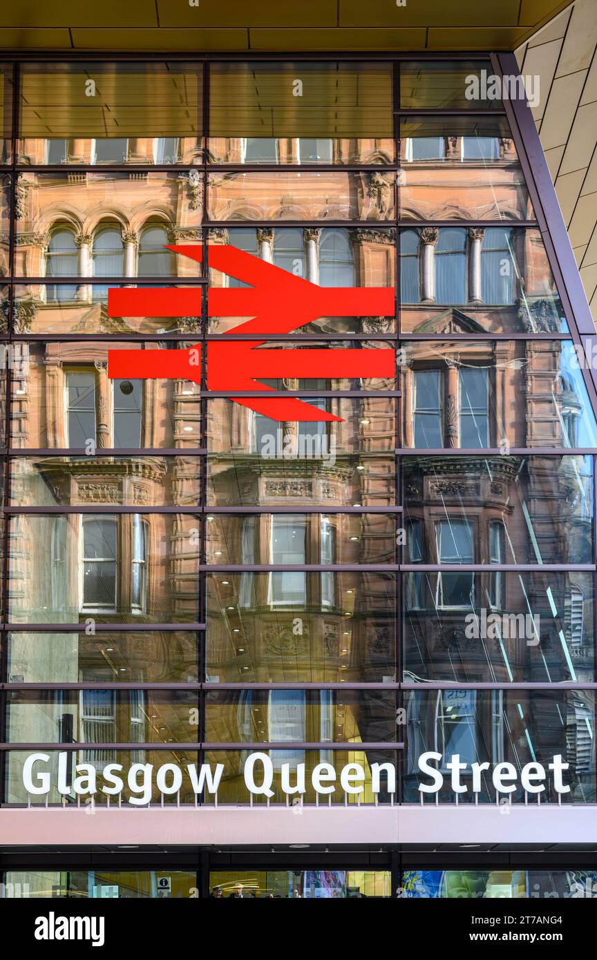 Segnale della stazione ferroviaria di Glasgow Queen Street, Scozia, Regno Unito, Europa Foto Stock