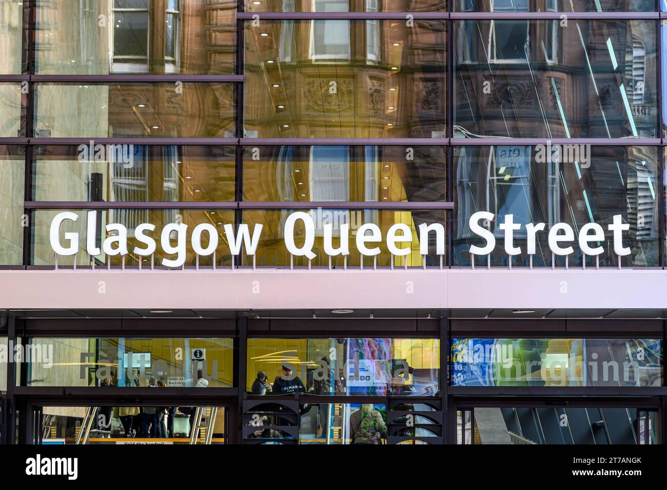 Segnale della stazione ferroviaria di Glasgow Queen Street, Scozia, Regno Unito, Europa Foto Stock