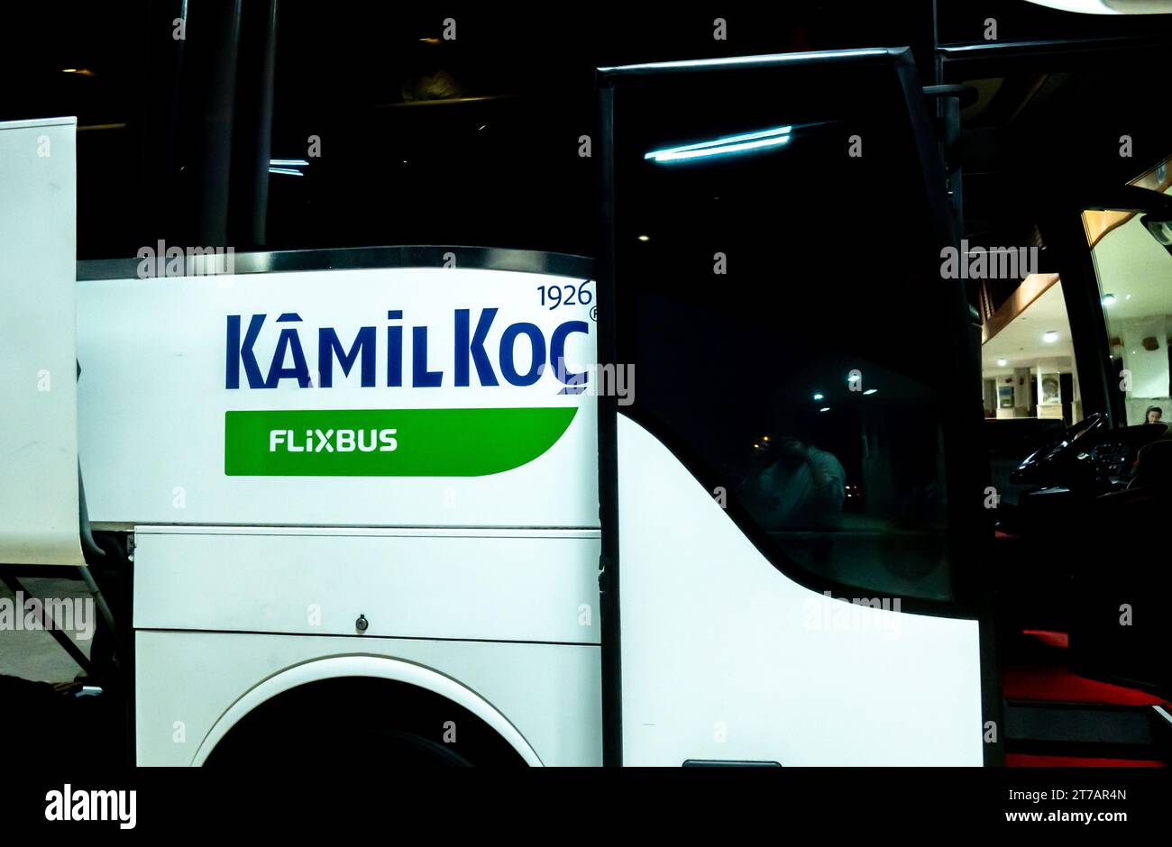 KamilKoc compagnia di autobus rappresentativa turca di Flixbus cartello sull'autobus turco a lunga distanza Foto Stock