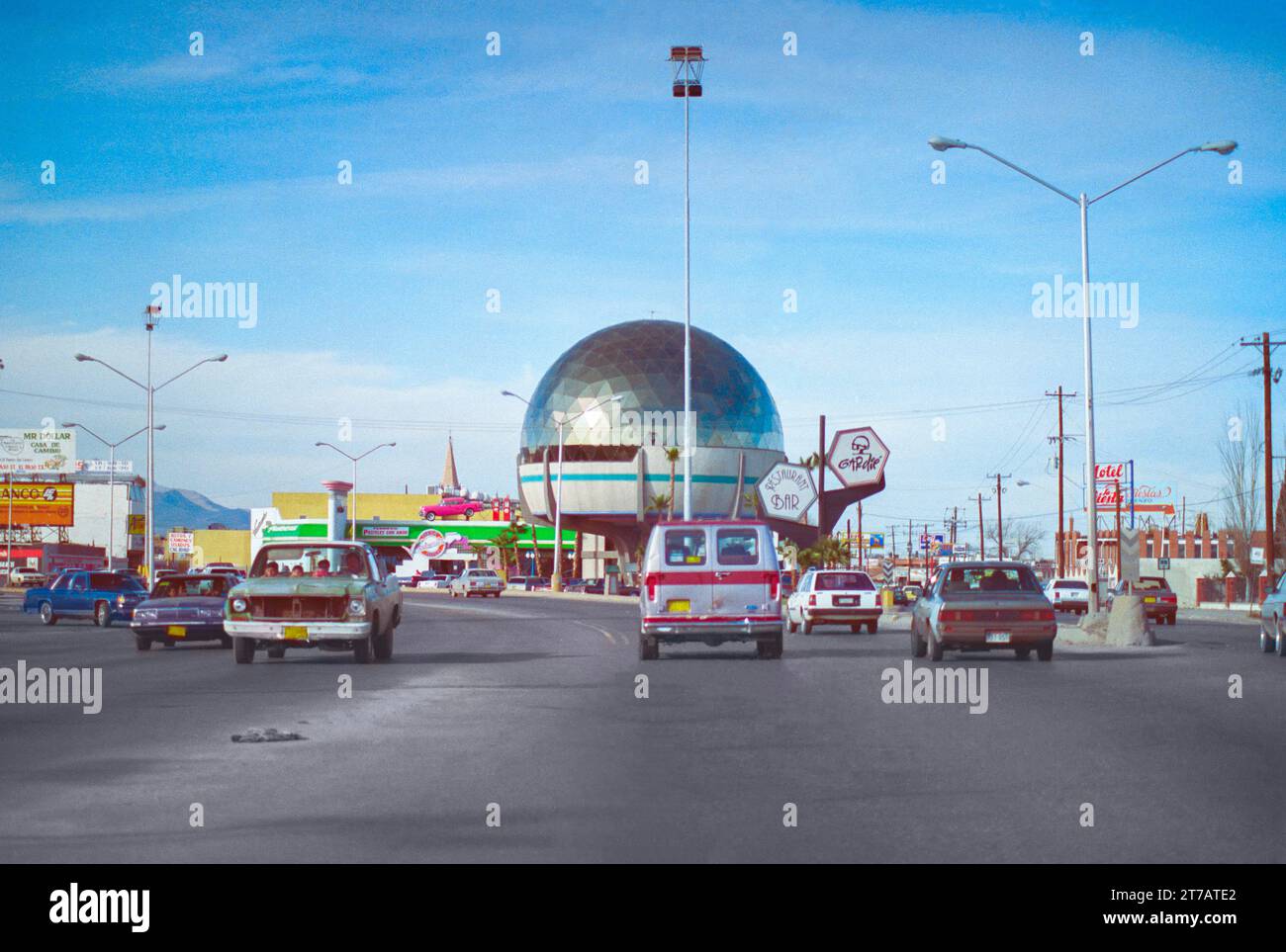 Febbraio 1986 - Juarez, Chicuahua, Messico: Film editoriale d'archivio foto del punto di riferimento del ristorante Gardie in Av Paeo Triunfo de la Republica. Foto Stock