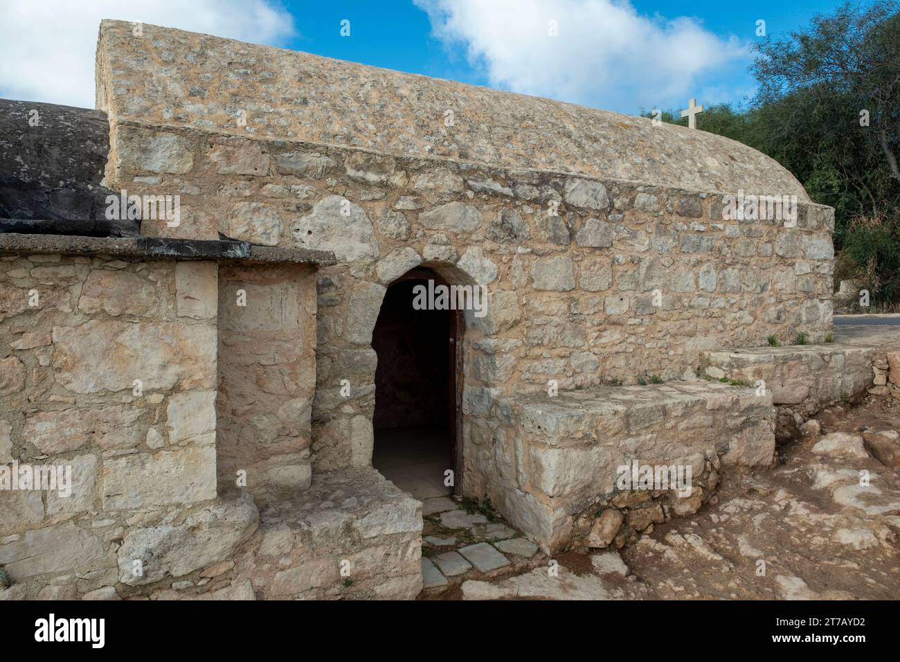 Piccola chiesa alla periferia del villaggio di Ineia, zona di Akamas, Cipro. Foto Stock