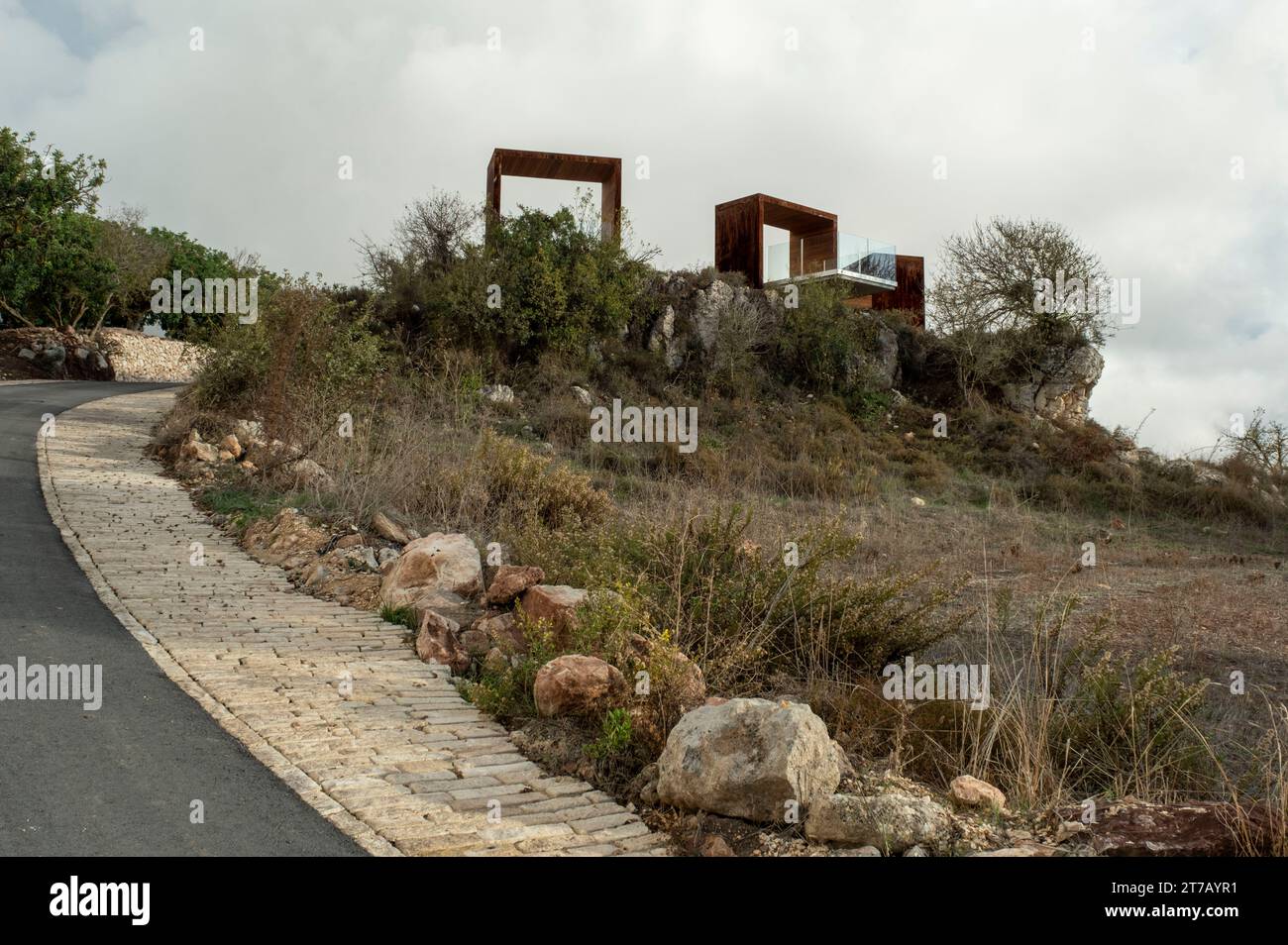 Piattaforme panoramiche all'aperto sulla strada tra il villaggio di Inia e la baia di Lara, Parco Nazionale di Akamas Cipro. Foto Stock