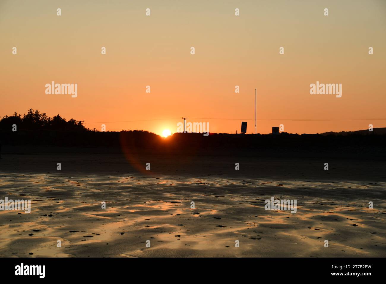 Tramonto sulla spiaggia di Clonea, contea di Waterford, Irlanda Foto Stock