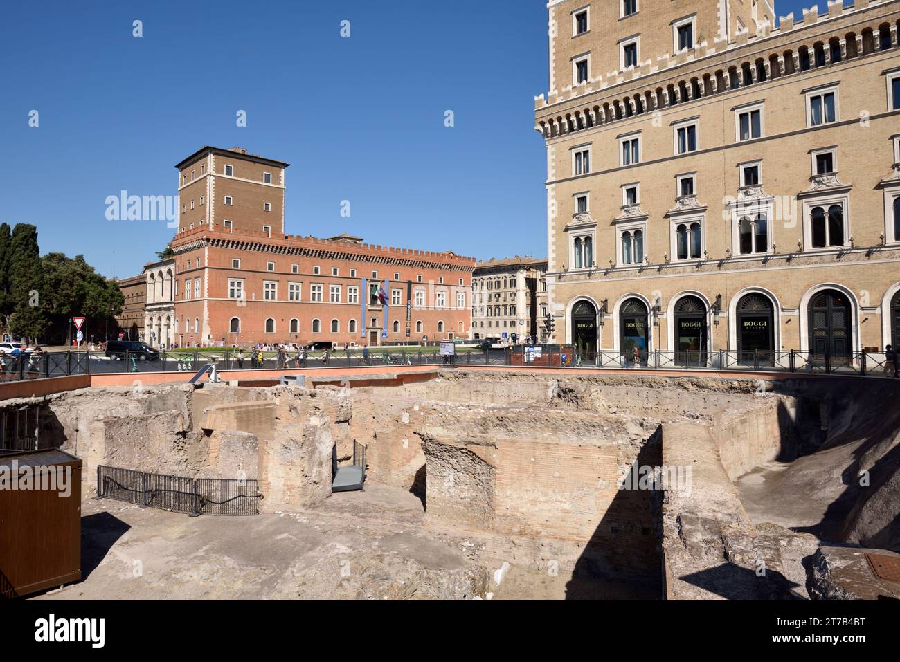 Italia, Roma, Piazza Venezia, rovine dell'Auditoria Adriana Foto Stock