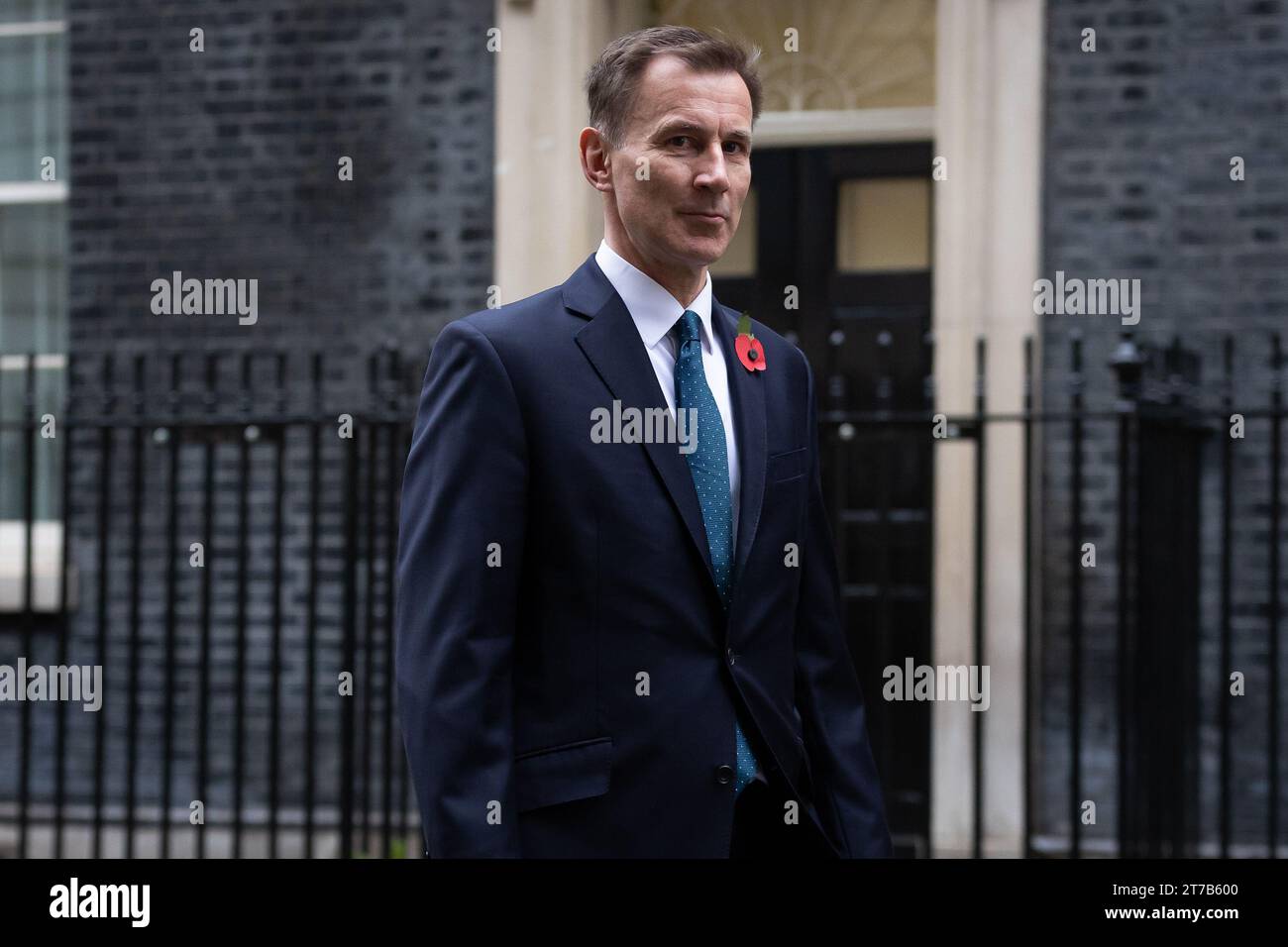 Londra, Regno Unito. 12 novembre 2023. Jeremy Hunt attraversa Whitehall per partecipare al Remembrance Sunday Service al Cenotafio di Londra. Politici e personaggi pubblici camminano attraverso Whitehall per partecipare al Remembrance Sunday Service al Cenotaph di Londra. (Immagine di credito: © Tejas Sandhu/SOPA Images via ZUMA Press Wire) SOLO USO EDITORIALE! Non per USO commerciale! Foto Stock