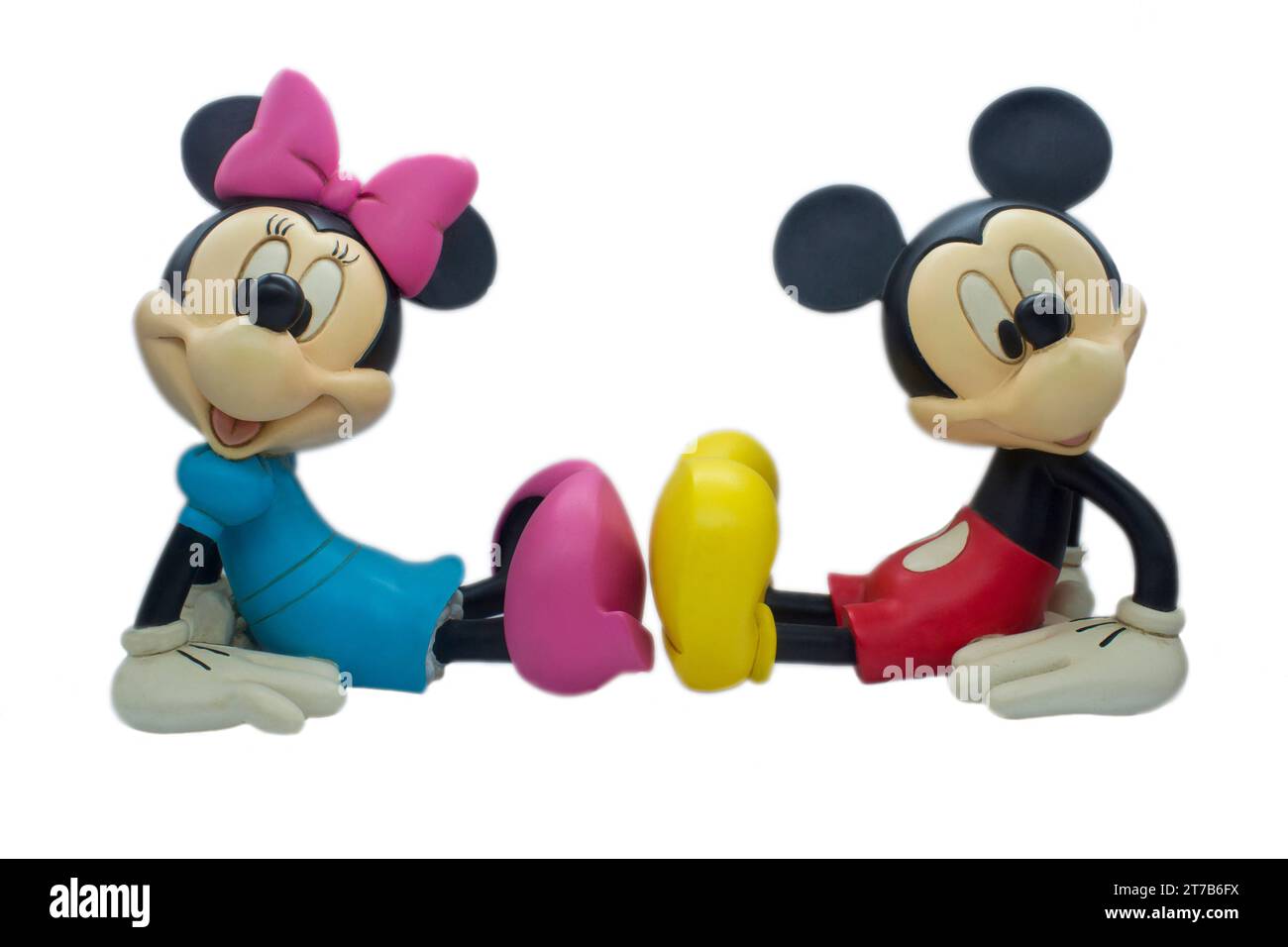 Immagine studio del mouse Topolino e del mouse Minnie su uno sfondo bianco isolato. Foto Stock