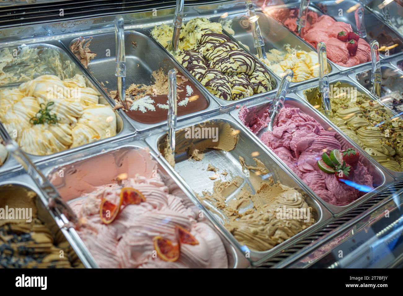 Gelateria colorata in negozio Foto Stock