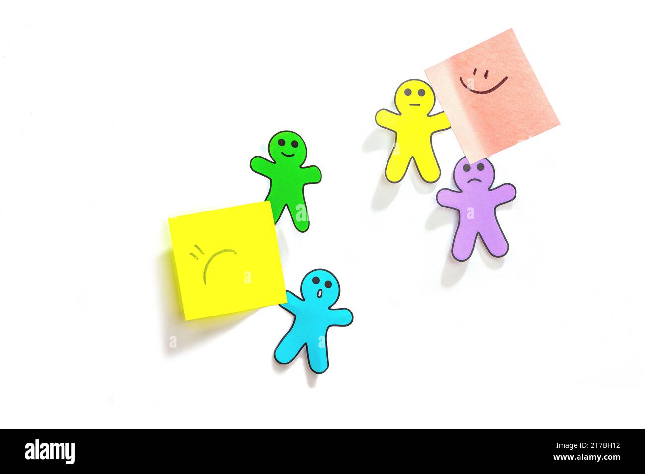 Giornata mondiale della salute mentale. Gli uomini di carta hanno emozioni diverse. Valutazione del feedback, revisione del cliente, esperienza, sondaggio sulla soddisfazione o valutazione co Foto Stock