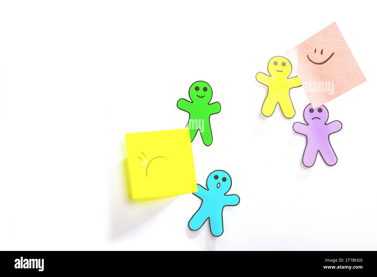 Giornata mondiale della salute mentale. Gli uomini di carta hanno emozioni diverse. Valutazione del feedback, revisione del cliente, esperienza, sondaggio sulla soddisfazione o valutazione co Foto Stock