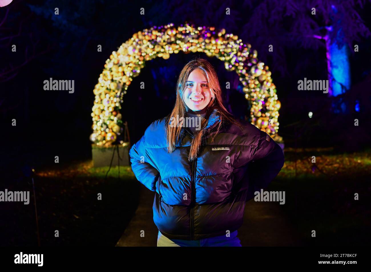 Kew Garden, Londra, Regno Unito. 14 novembre 2023. Christmas at Kew restituisce il magnifico paesaggio dopo il buio, ritornando per il suo undicesimo anno con una serie di specialità stagionali e nuove affascinanti installazioni luminose. (Credit Image: Credit: Vedi li/Picture Capital/Alamy Live News Foto Stock