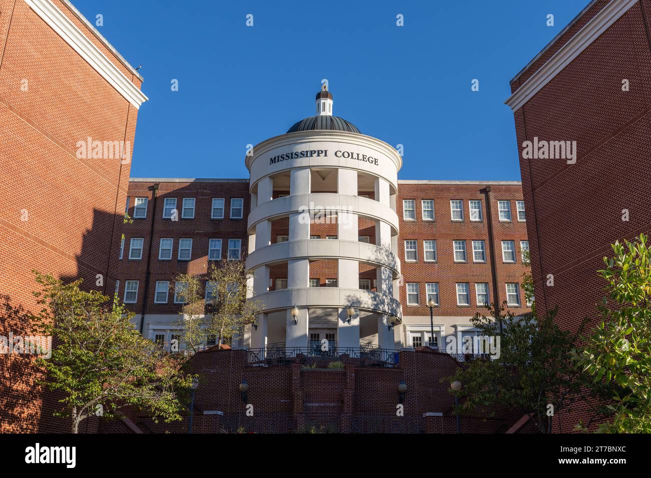 Clinton, Mississippi - 18 ottobre 2023: Il Mississippi College è un'università privata battista. Mary Nelson Hall è una residenza per matricola femminile. Foto Stock