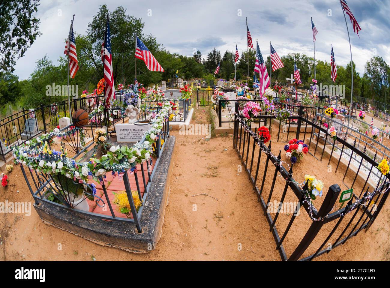 Cimitero, tomba, luogo di riposo, decorato, americano, pregate, cristianesimo, religione, bandiera, patriottismo, nazionalismo, USA Foto Stock